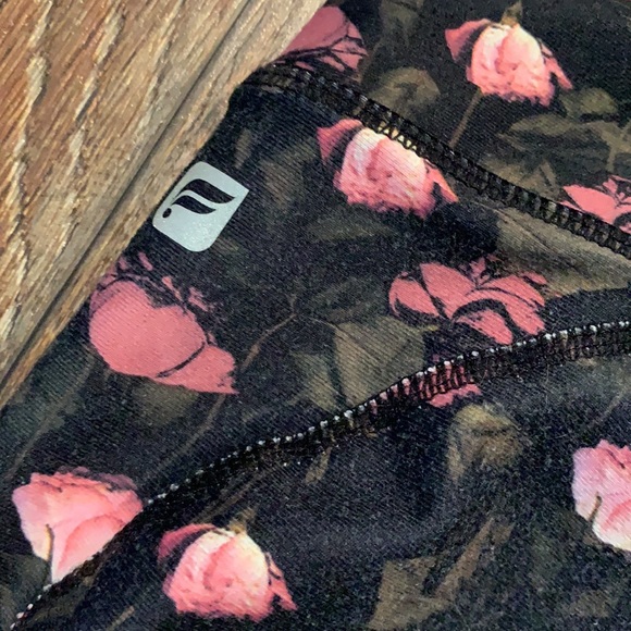 Fabletic sz M floral leggings - Picture 7 of 7